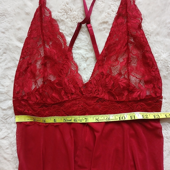 Elegant Red Lace Chemise - Picture 6 of 13